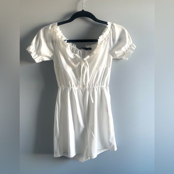 BOOHOO white off shoulder ruffle romper - Picture 3 of 5